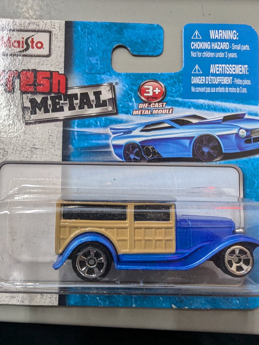 Maisto 15044 1:64 Fresh Metal Die Cast Blue Wood Paneled Woody Vehicle