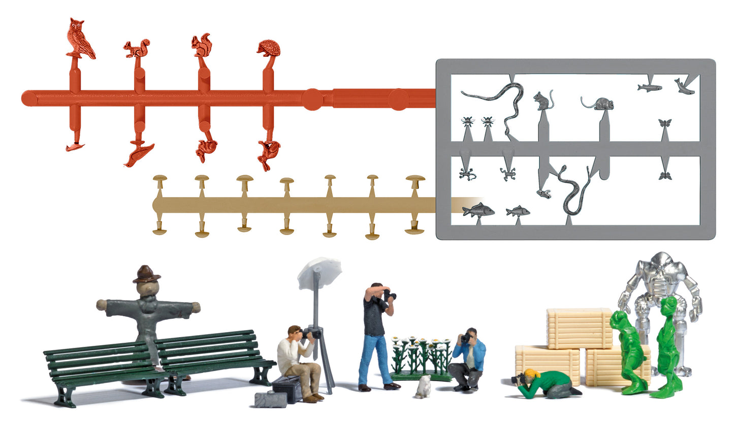 Busch 79810 HO Photographers Figure Set (Set of 4)