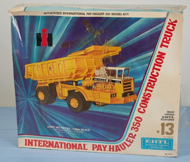 Ertl 8013 1:25 International Pay Hauler 350 Construction Truck Plastic Model Kit