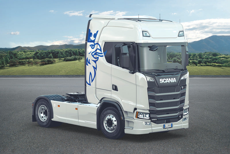 Italeri 3965 1:24 Scania 770S V8 White Cab Tractor Plastic Model Kit