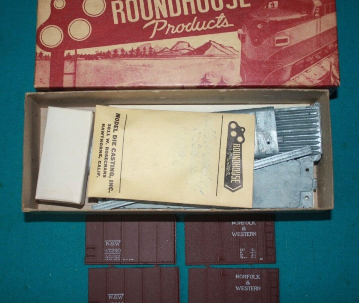 Roundhouse B403 HO Scale Norfolk & Western Metal Box Car Kit