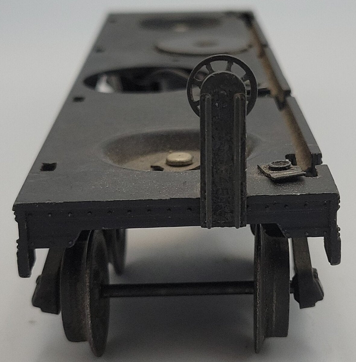 Lionel 3461 O Gauge Metal Log Dump Car Frame with Trucks and Brake