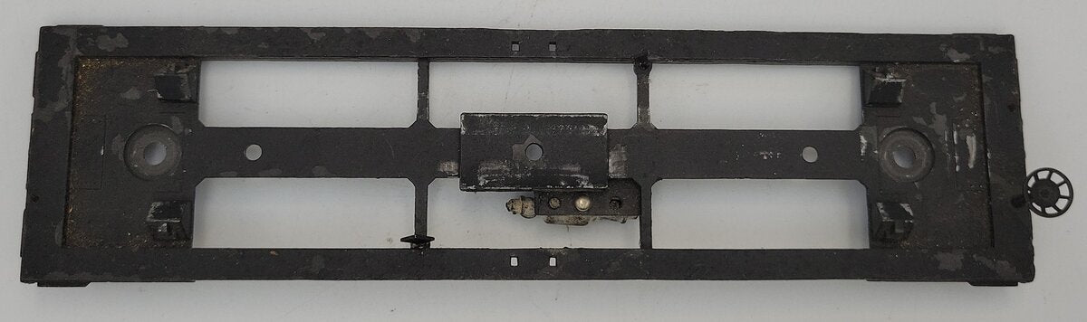 Lionel 2955-5 O Gauge Diecast Triple Dome Tank Car Frame w/ Brake Wheel & Tank
