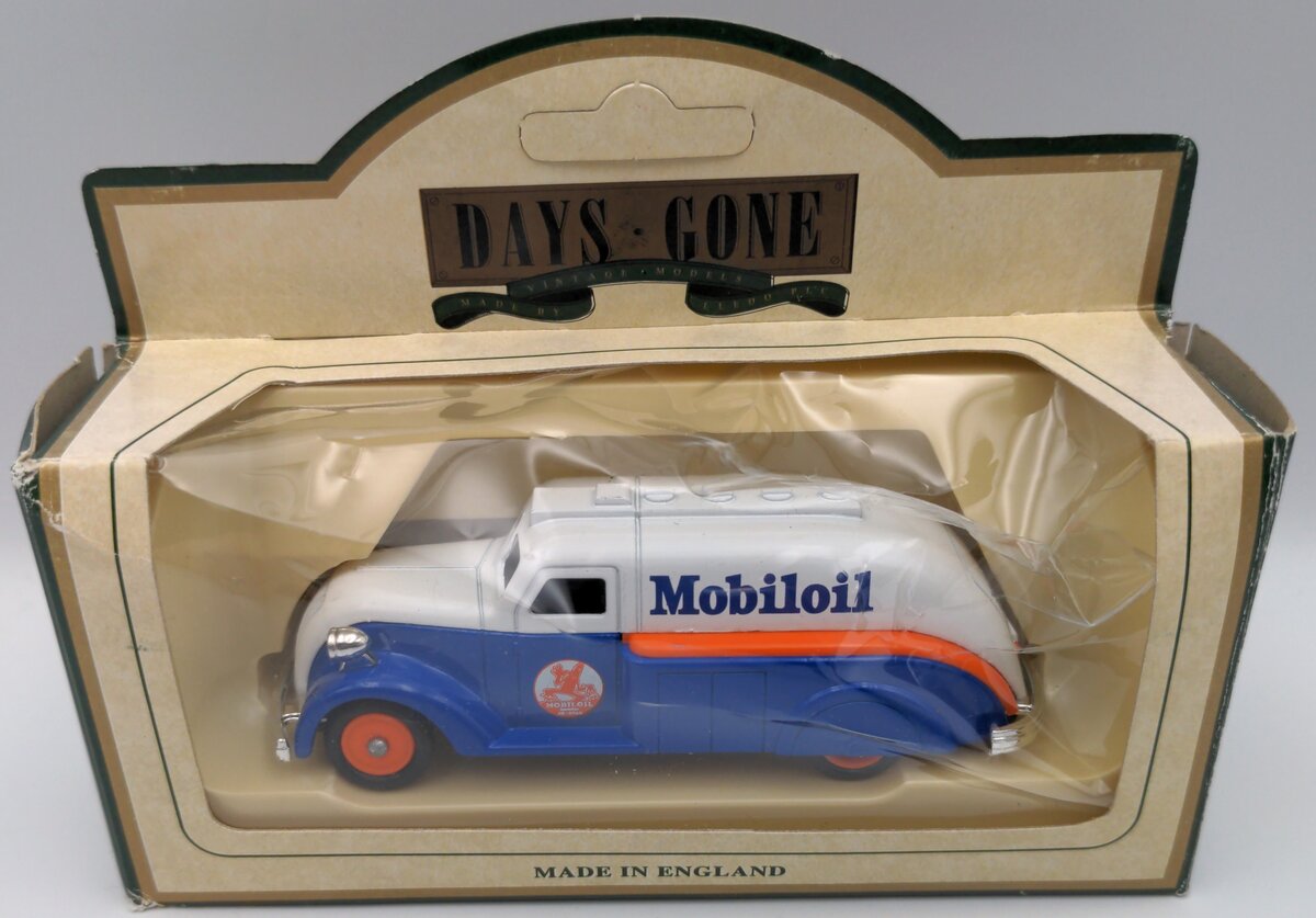 Lledo Days Gone 1:64 Die Cast 1939 Dodge Streamliner Mobiloil Vehicle