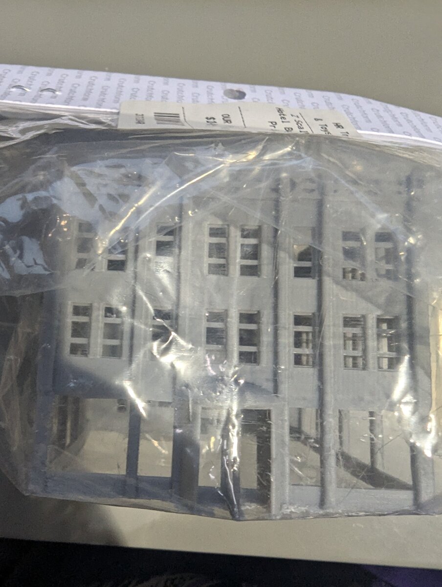 CrutchForm Z304R Z Scale 3D Printed Undecorated Plastic Hotel Building