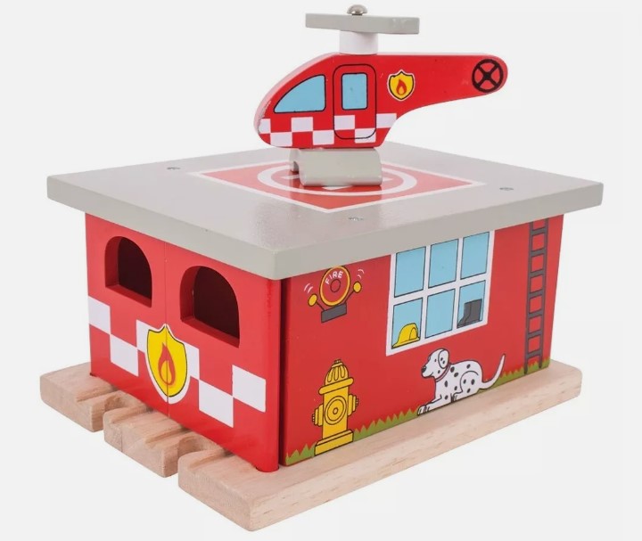 Big Jig Rails BJT262 Wooden Fire Station Shed Set
