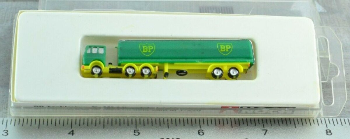 Noch 4741 Z Scale BP Tanker Tractor Truck