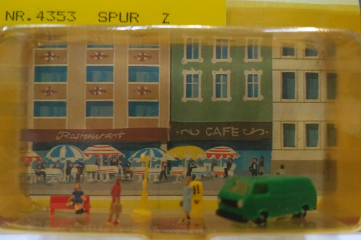 Noch 4353 Z Scale Suburban Scene Figures