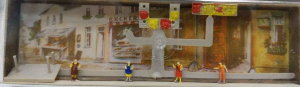 Merten Z 2458 Z Scale Market Stand Set