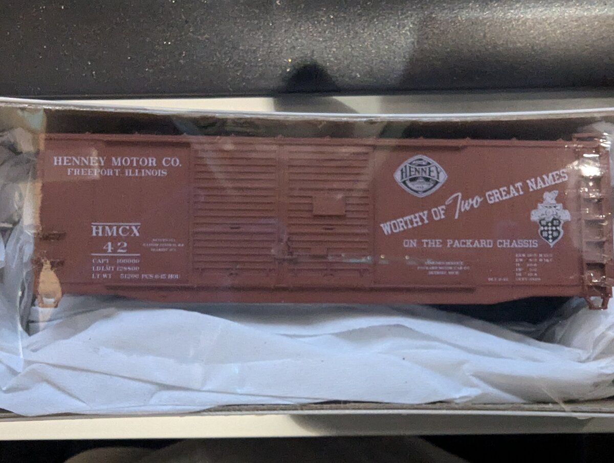 Accurail HOHMCX42 HO Scale Henney Motor 40'' Box Car #42 Kit