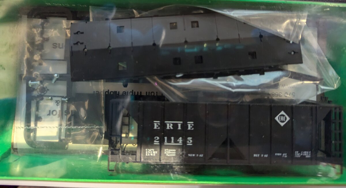 Bowser 55876 HO  Erie 70T 2 Bay Covered Hopper Car #21145