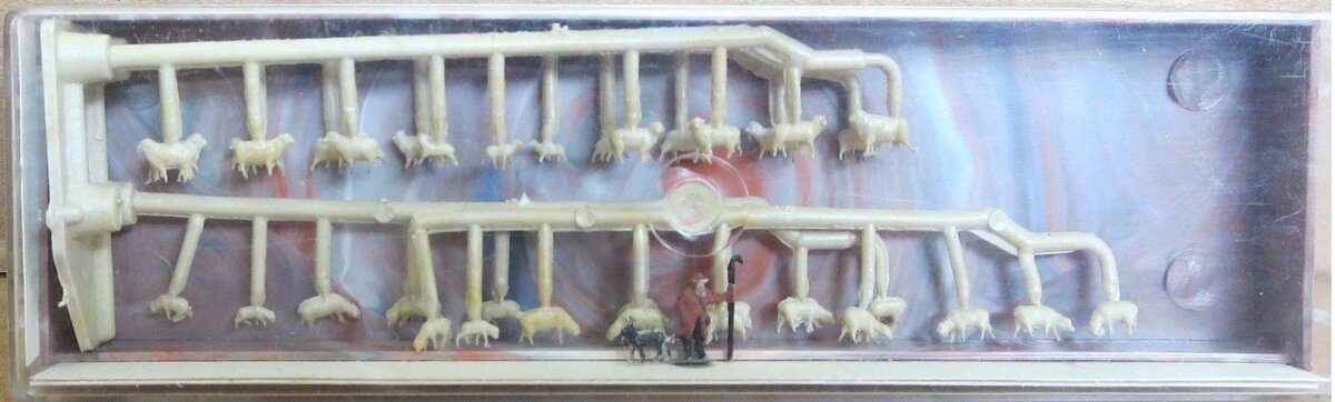 Merten Z 2403 Z Scale Shepard W/Dog & 36 Sheeps