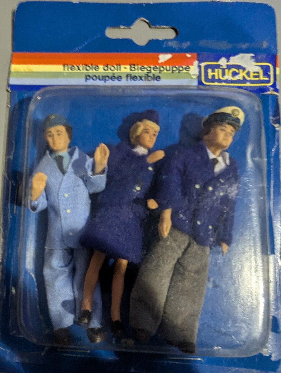 Huckel 889 G Scale Flexible Airport Crew Dolls (Set of 3)