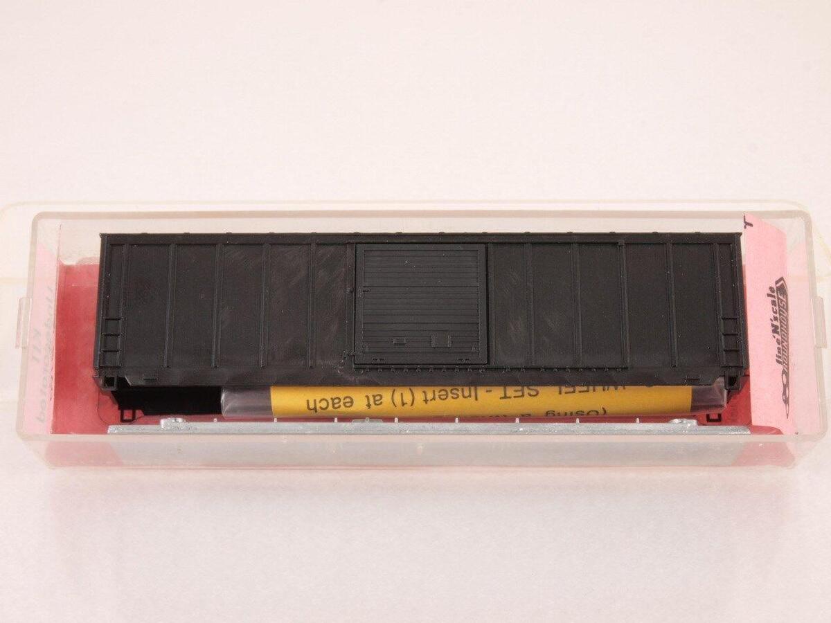Roundhouse 8160 N Undecorated Boxcar Kit