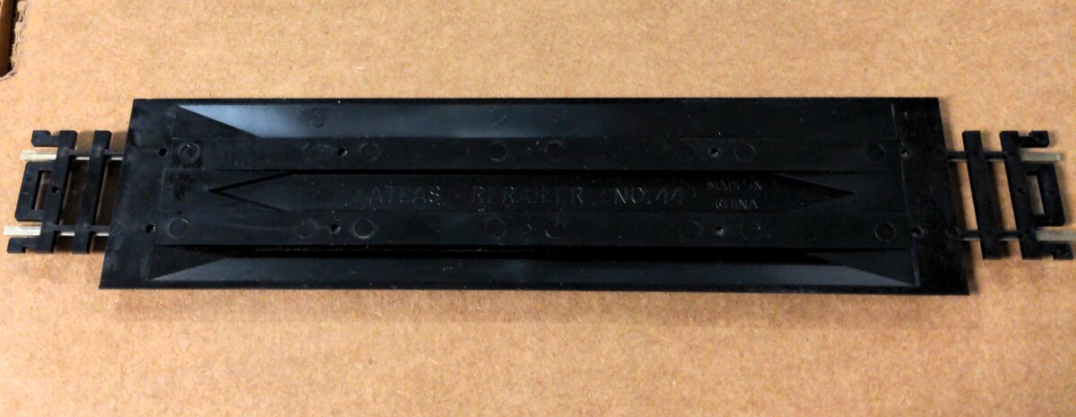 Atlas No. 44 HO Rerailer Track Section
