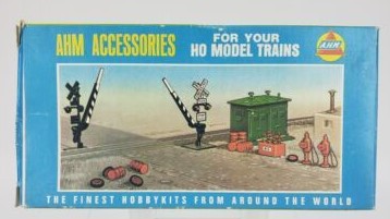 AHM 5875 HO Crossing Scenic Accessories