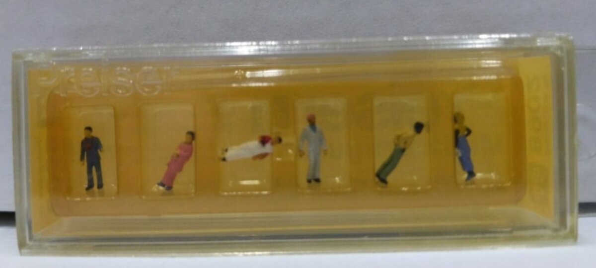 Preiser 8902 Z Scale Assorted 3-Womans & 3-Mens (Set of 6)