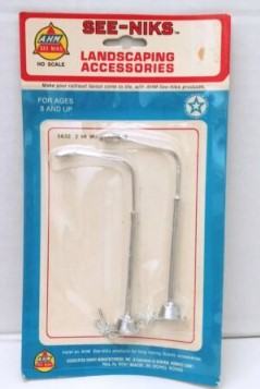 AHM 5632 HO Scale Hi-Way Lights (Set of 2)
