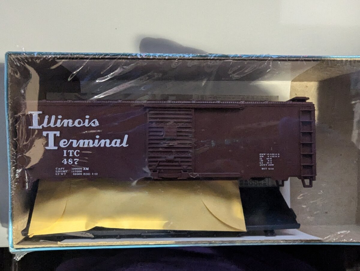 Athearn BelBev Corp 1187 HO Illinois Terminal 40'' Boxcar #487 Kit