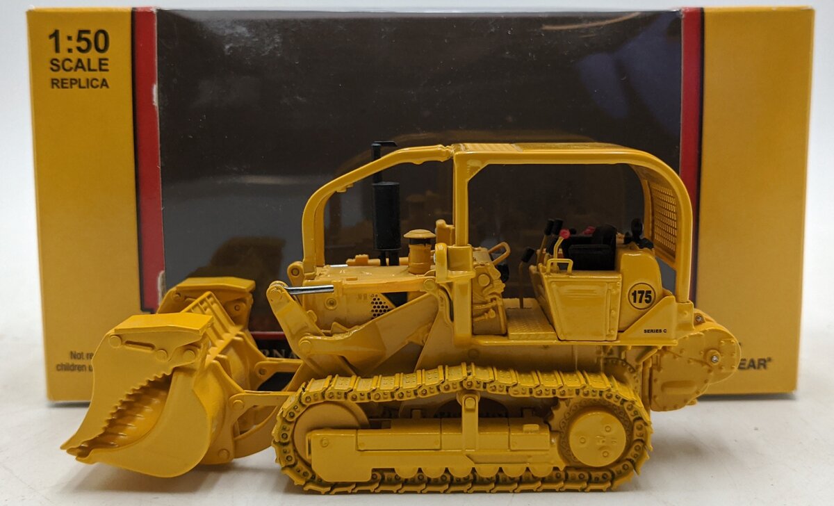 First Gear 50-3072 1:50 Diecast International Harvester 175 Crawler