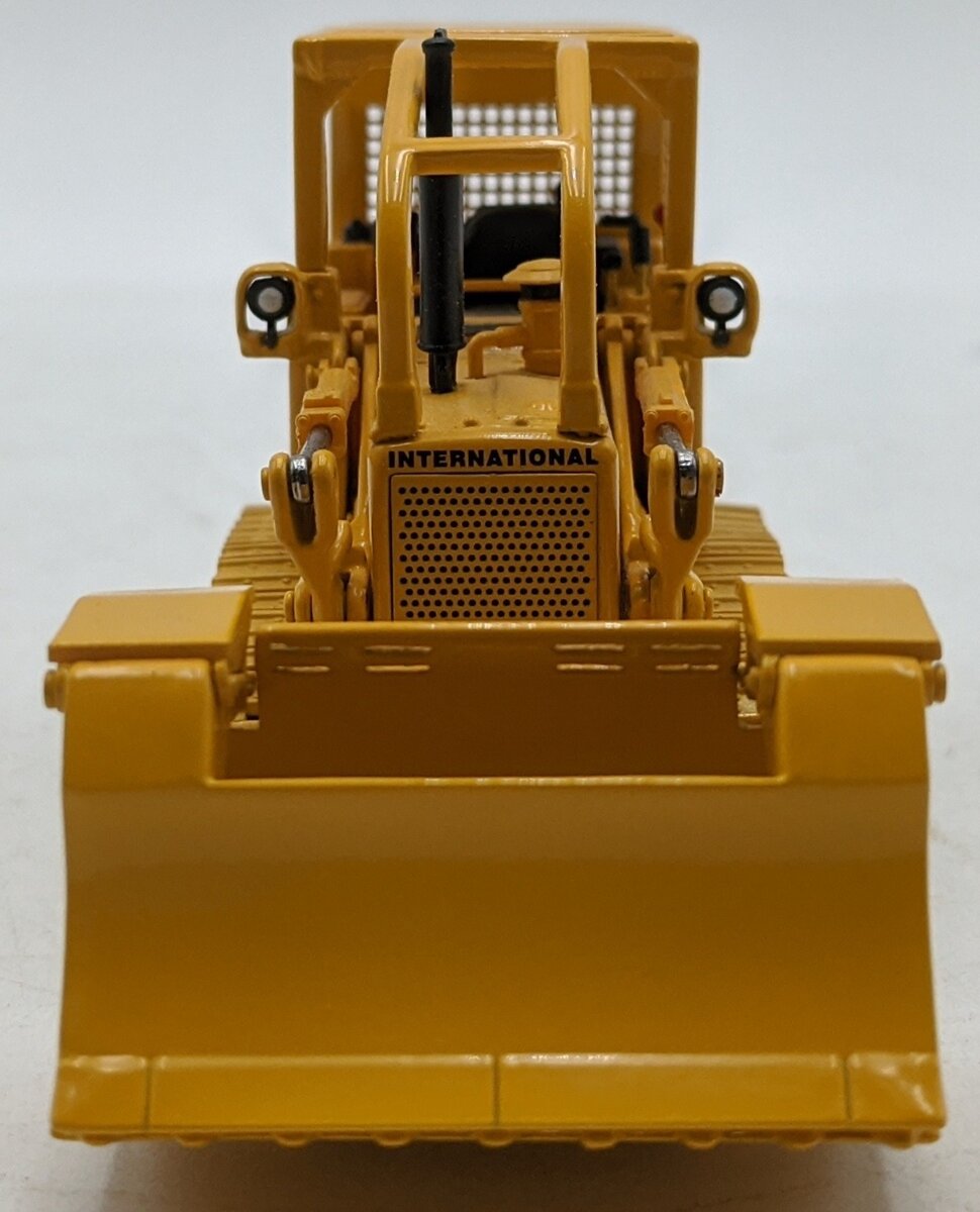 First Gear 50-3072 1:50 Diecast International Harvester 175 Crawler