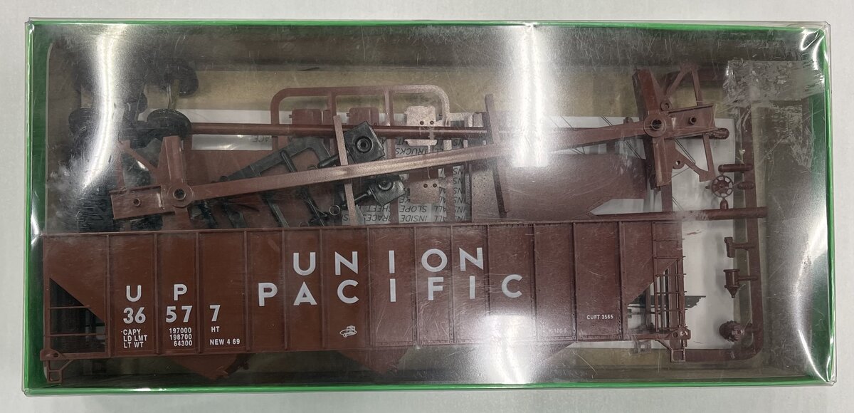 Bowser 55104 HO Union Pacific 100 Ton 45' 3 Bay Hopper #36577