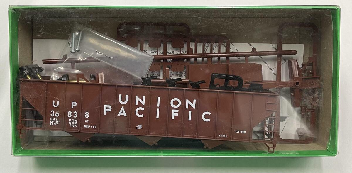 Bowser 55104 HO Union Pacific 100 Ton 45' 3 Bay Hopper #36838