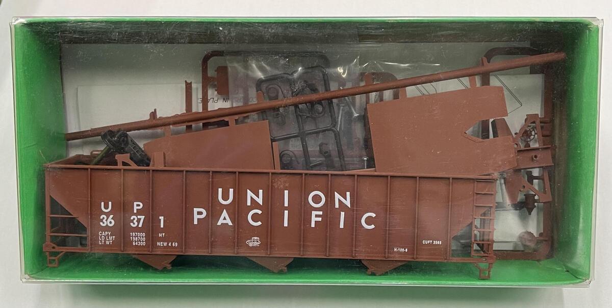 Bowser 55104 HO Union Pacific 100 Ton 45' 3 Bay Hopper #36371