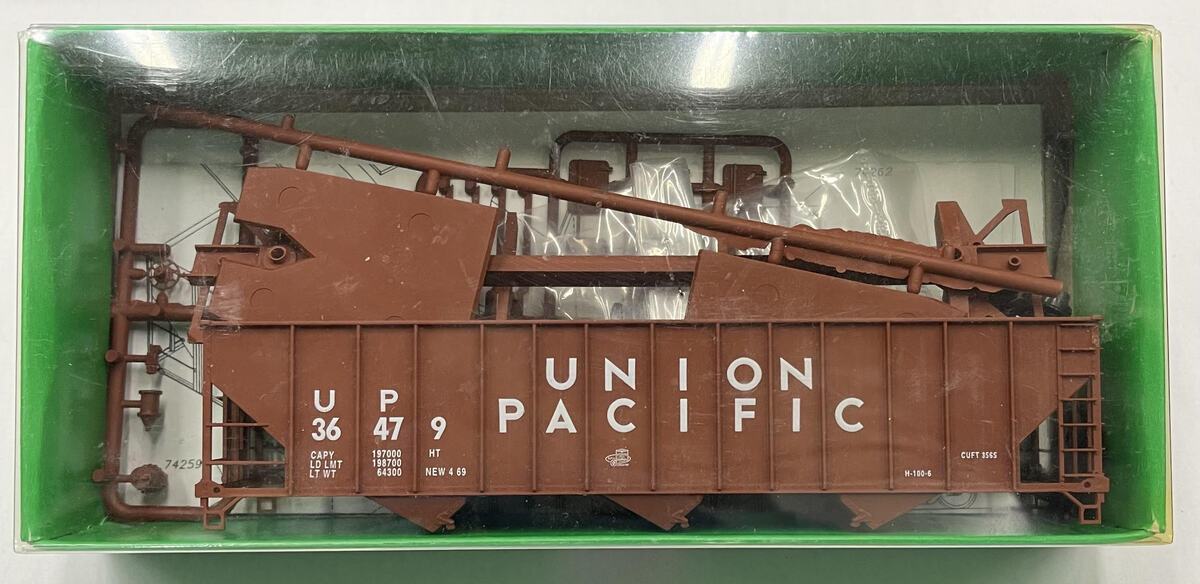 Bowser 55104 HO Union Pacific 100 Ton 45' 3 Bay Hopper #36921