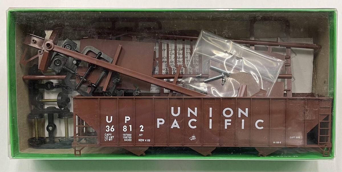 Bowser 55104 HO Union Pacific 100 Ton 45' 3 Bay Hopper #36812