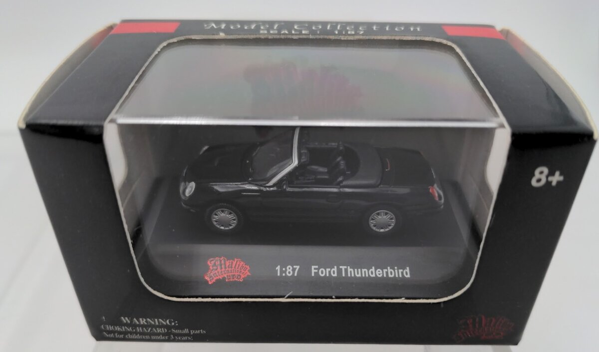Malibu International 105 1:87 Black W/Black InteriorFord Thunderbird Convertible