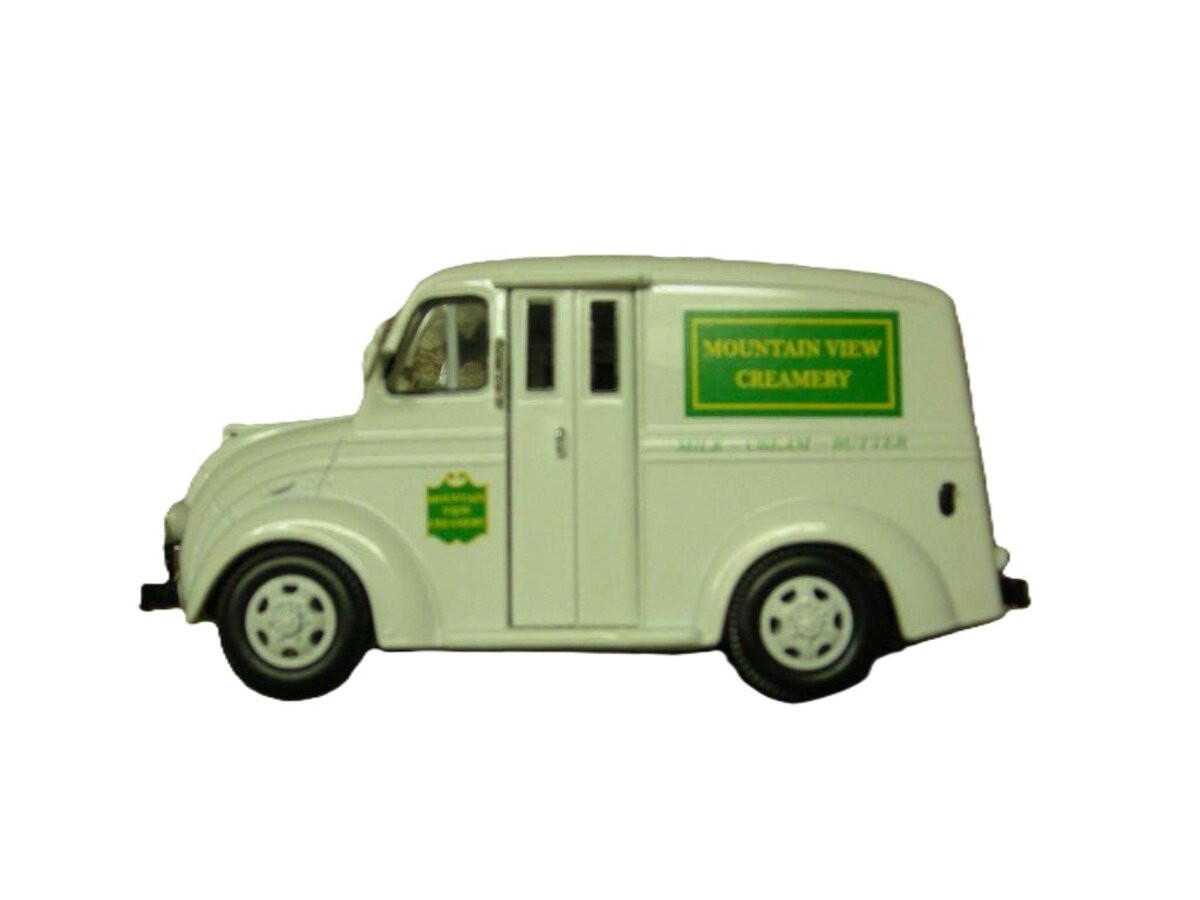American Heritage AHM43-501 1:43 Divco Delivery - Mountain View Creamery
