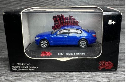Malibu International 113 1:87 Diecast Royal Blue BMW 5 Series