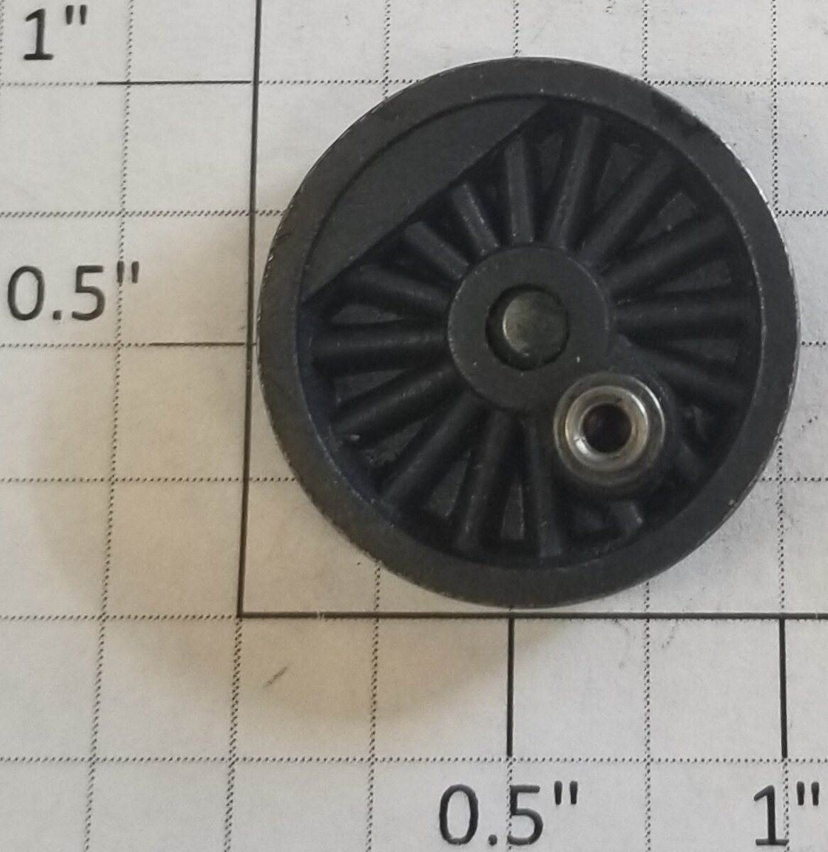 Lionel 671-240-1 O Gauge Turbine Center Wheel with Swaged Axle and Insert