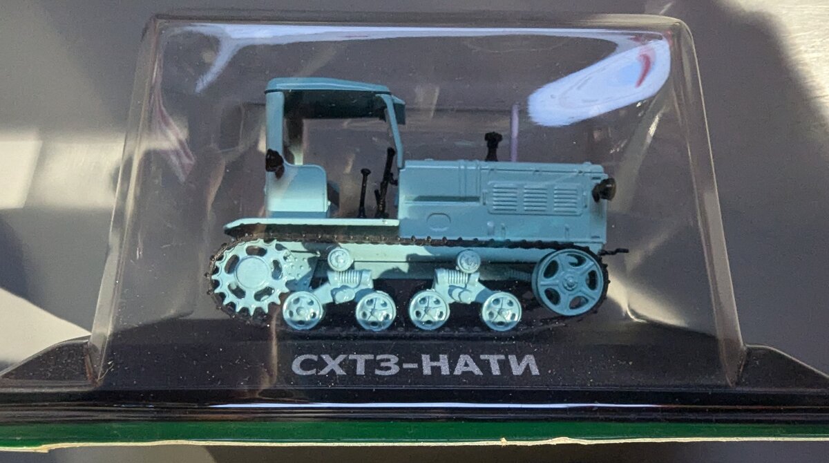 Hachette G1825009 1:43 Diecast Light Blue CXT3-HATN Road Grader