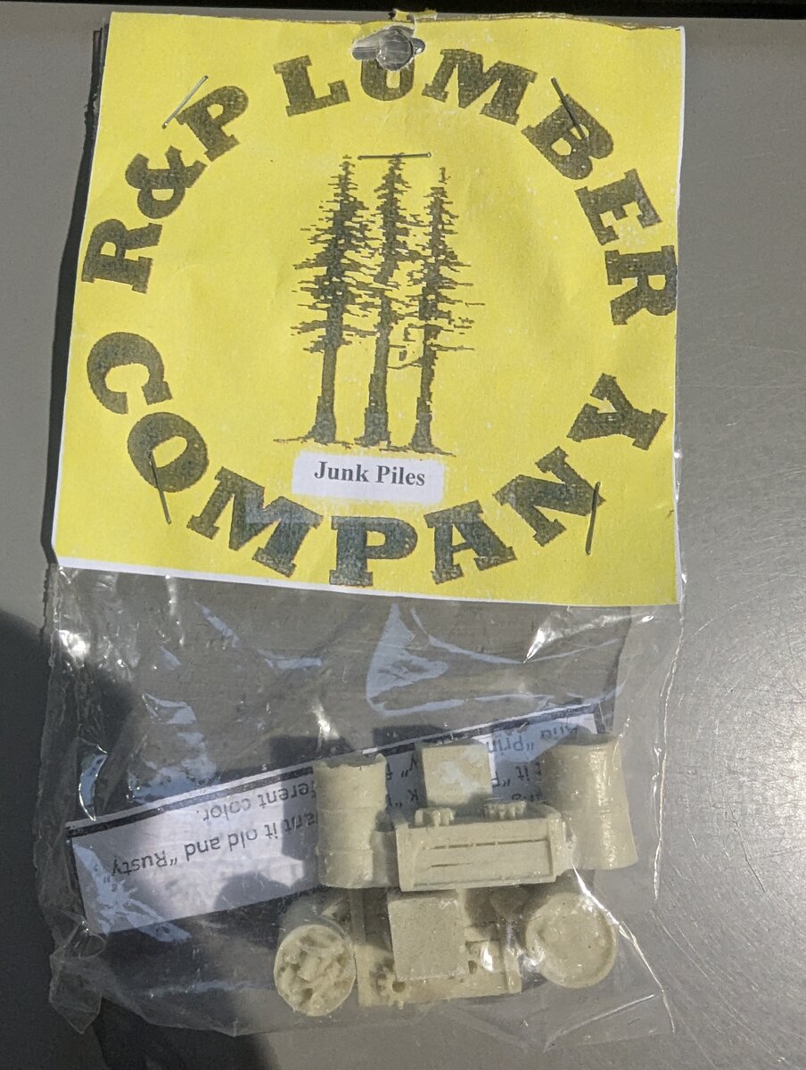 R & P Lumber Company Narrow Gauge Fine Scale Junk Piles (Set of 2)