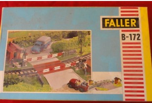Faller B-172 HO Railroad Crossing w/Gates Huts Base Building Kit