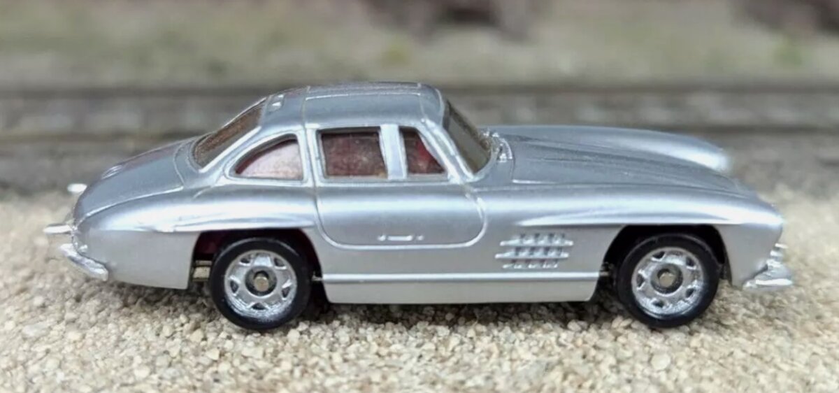 Monogram 2038 HO Scale MinI Exacts Silver Mercedes Gullwing