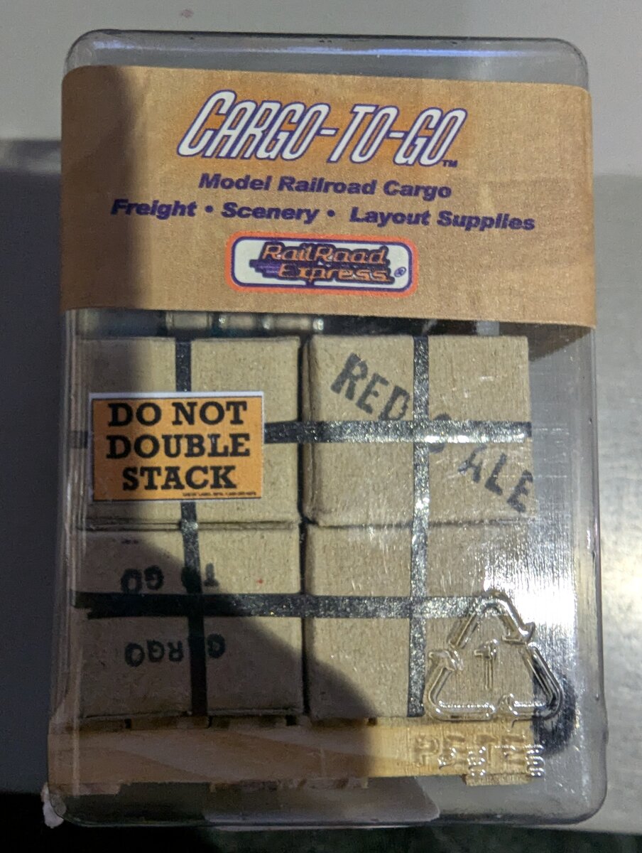Meyer Imports 101-0857 HO Cargo-To-Go Pallet w/Boxes & Forklift