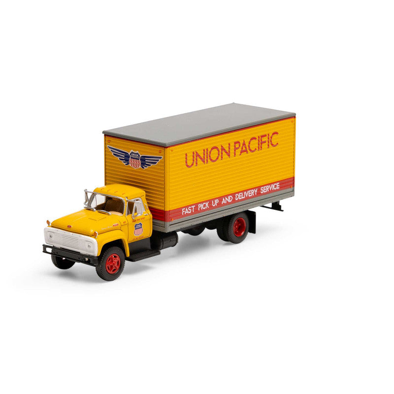 Athearn 10036 HO Union Pacific Ford F850 Box Van #307