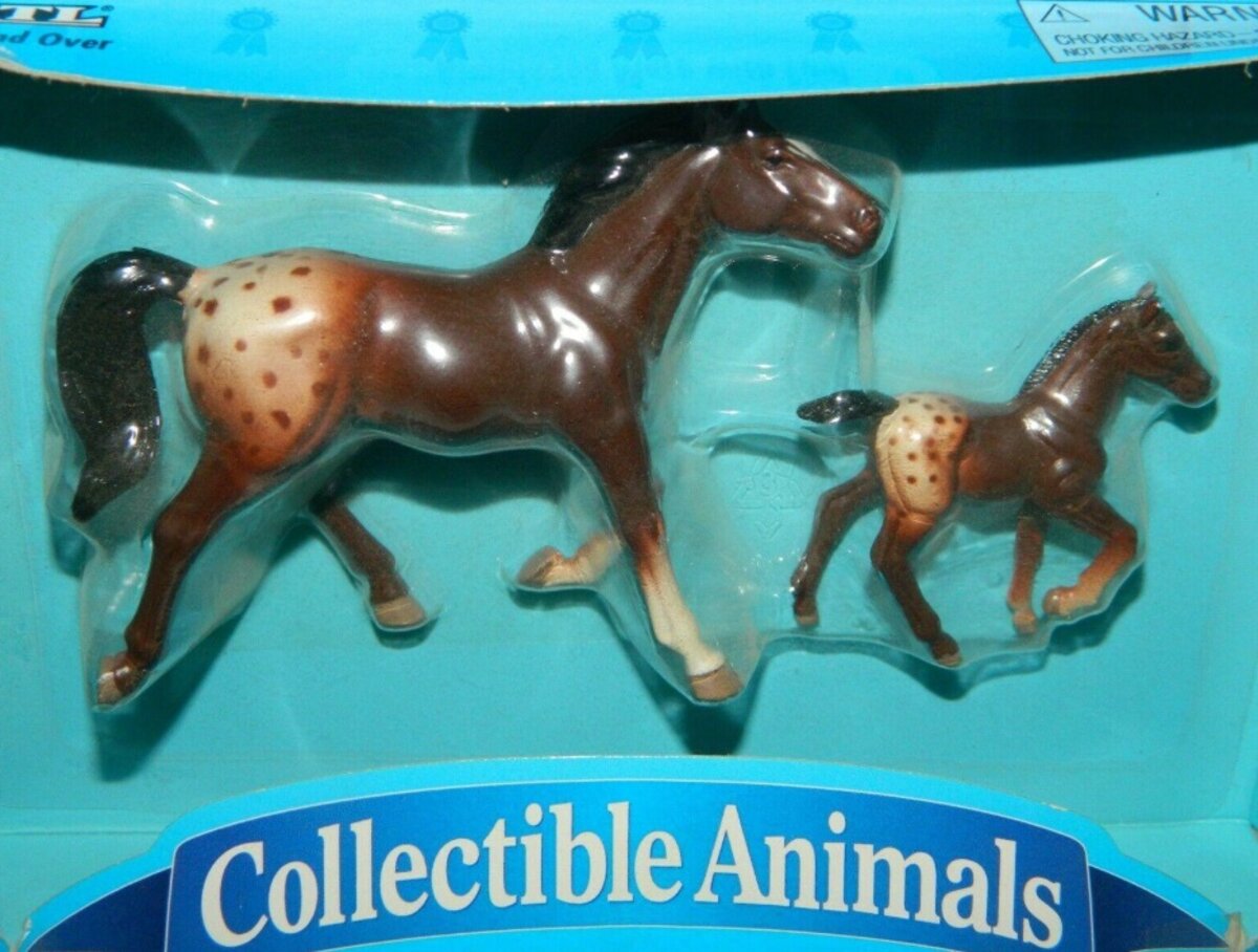 Ertl 4117 Farm Country Appaloosa Mare with Foal Collectible Plastic Animals