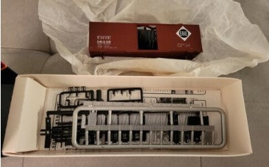 Branchline Trains 1603 HO Scale Erie 40' AAR Boxcar-7' Door Car #86158 Kit