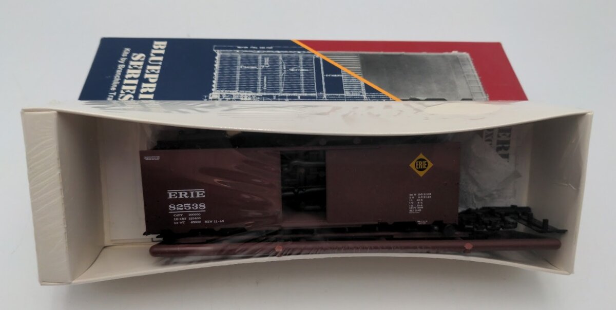 Branchline Trains 1410  HO Scale Erie 40'' AAR Boxcar 6'' Door # 82538 Kit