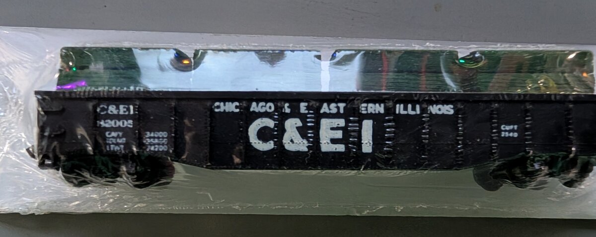 Micro-Trains 42005 N Scale C&EI Freight Car w/Load
