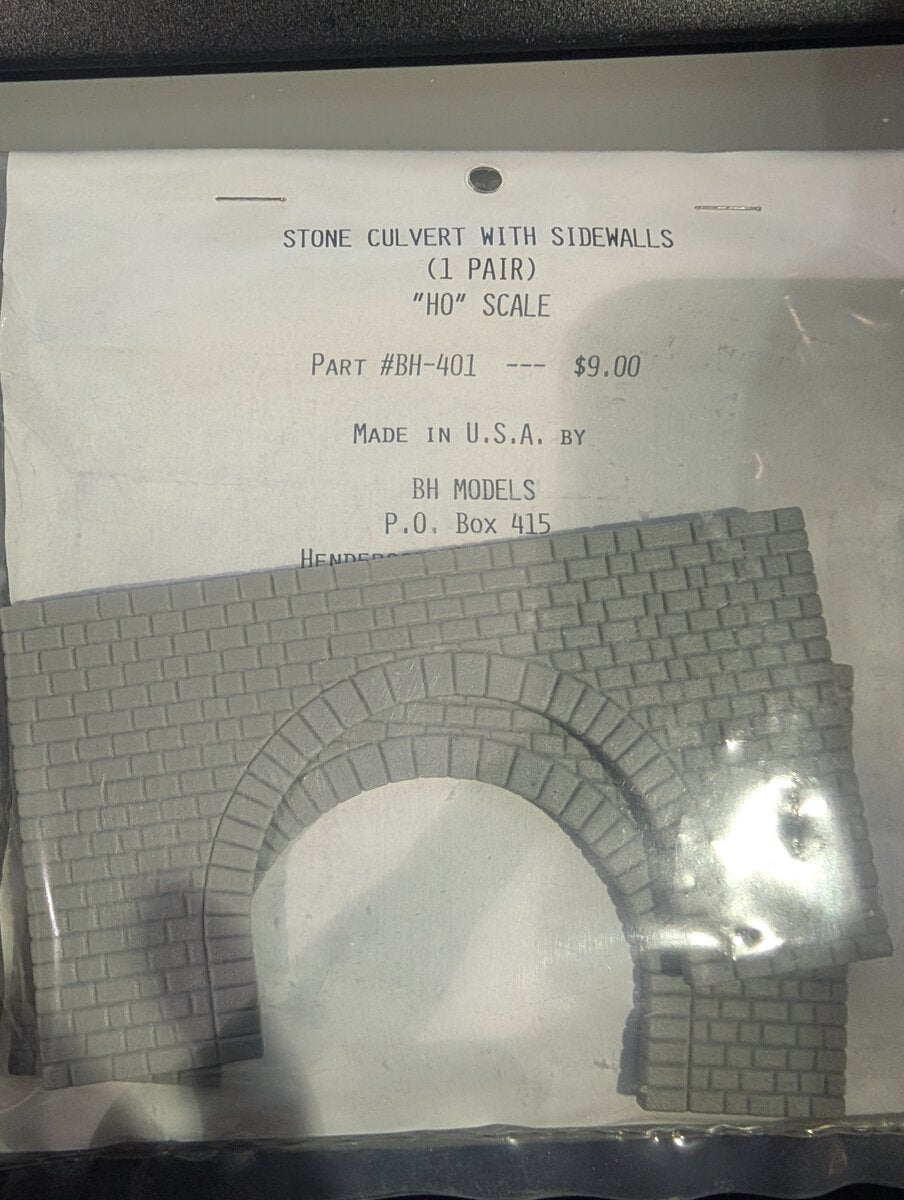 BH Models 401 HO Scale Stone Culvert w/Sidewalls (1 Pair)