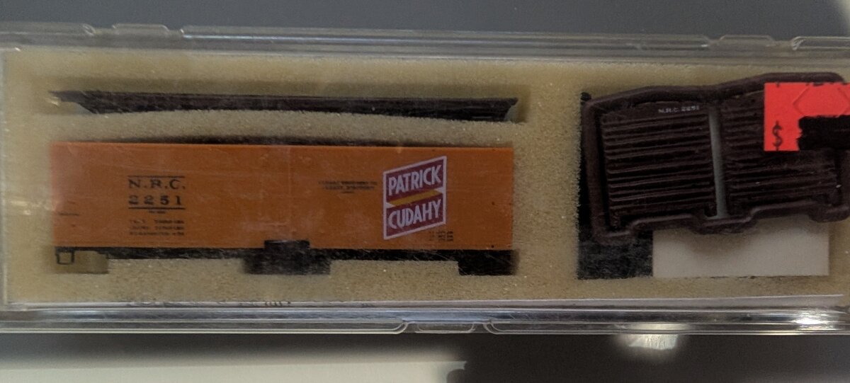 InterMountain 60526-07 N Scale Cudahy Meat R-40-23 Refridgerator Car #2251