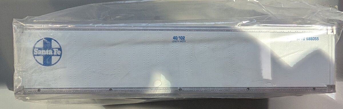MDK, Inc. 688055 O Scale Santa Fe 40' White Container