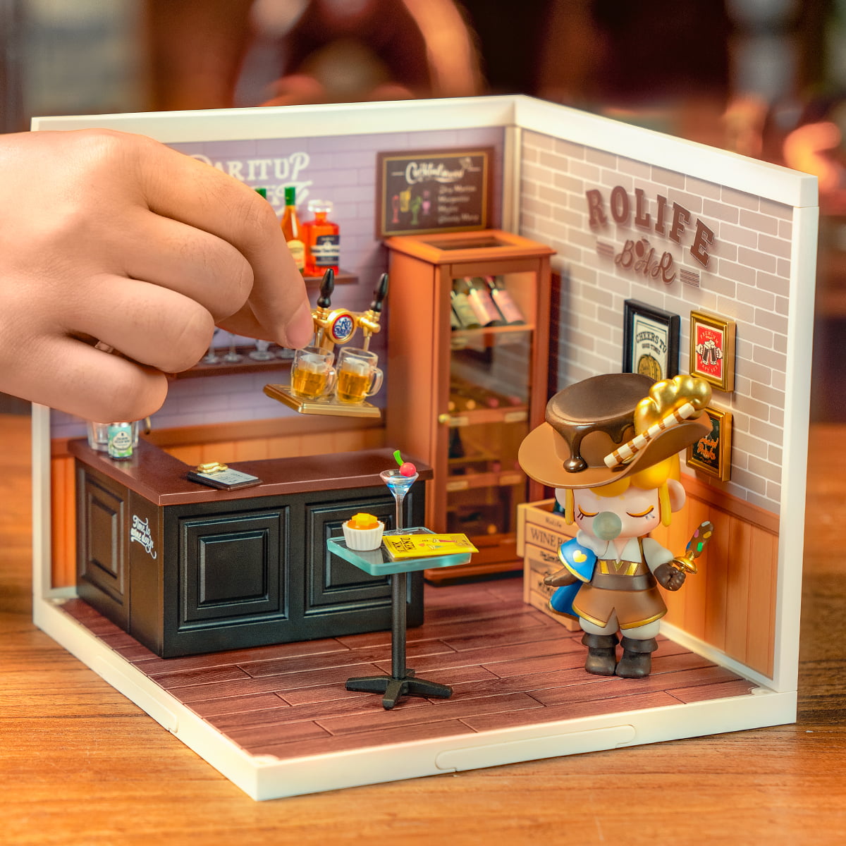 Robotime DW012 Rolife Leisurely Cheers Bar DIY Plastic Miniature House