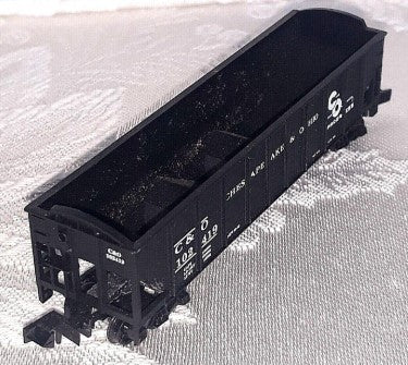 Roundhouse 8641 N C & O 40'' 3-Bay Ribbed Side Peak End Hopper