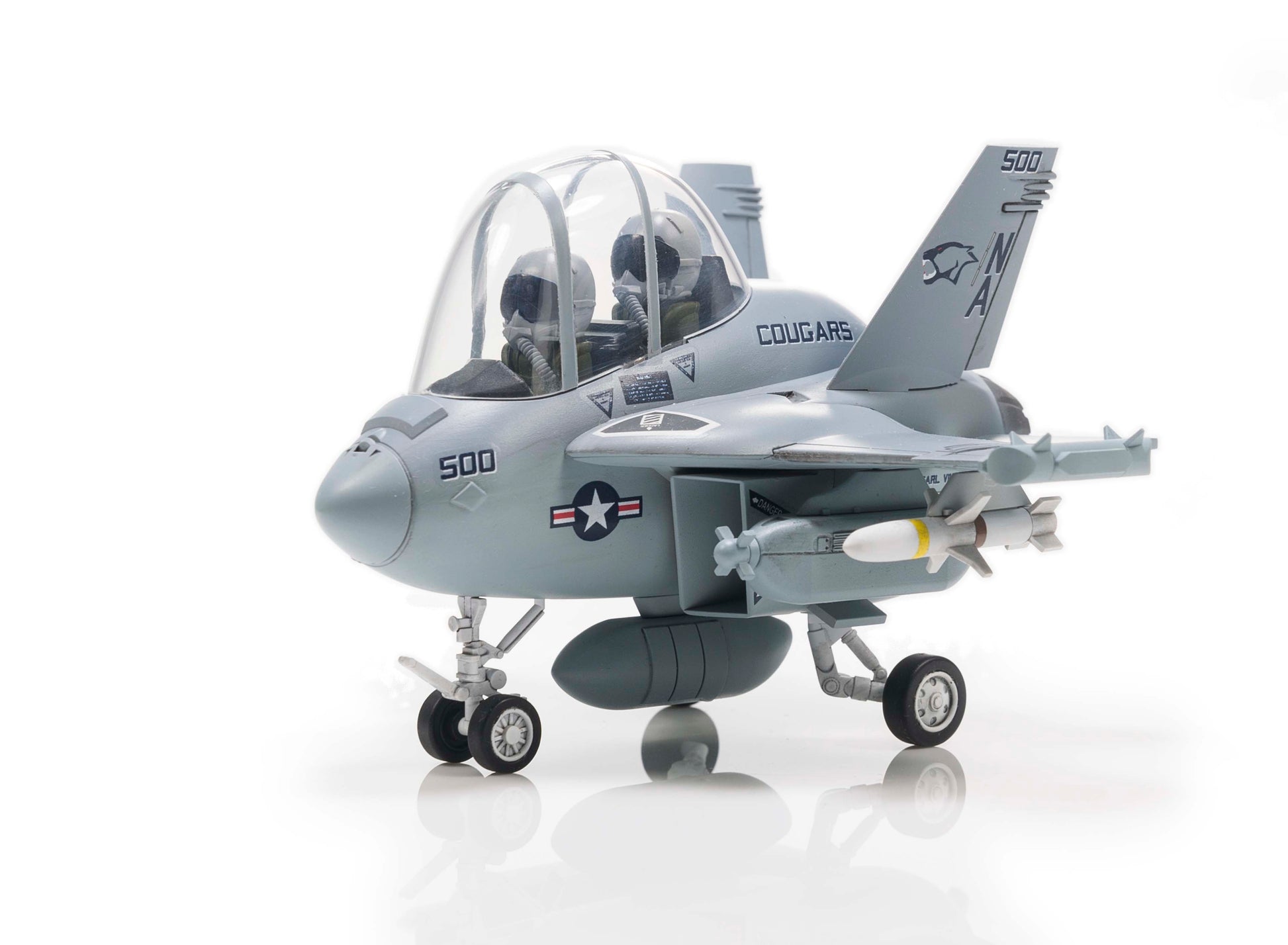 AFV Club AFQ009 Q E/A-18G Growler Electric Warfare Aircraft Plastic Model Kit